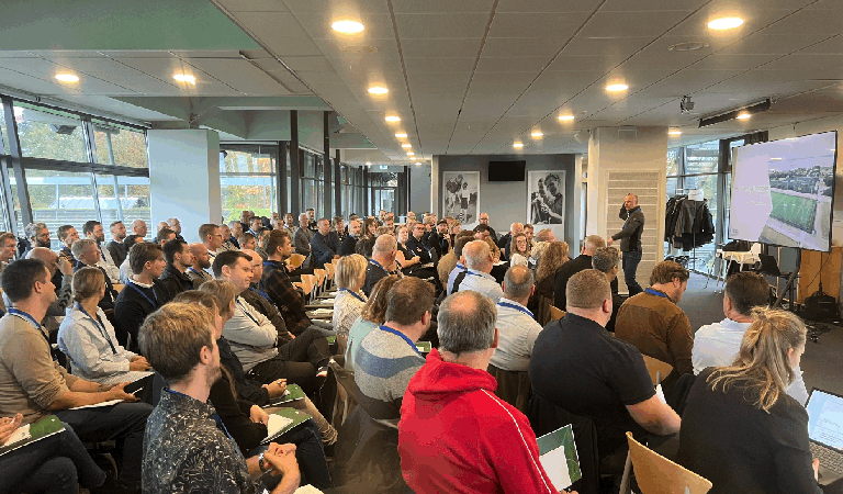 Fremtidens kunstgræsbaner kræver nytænkning og samarbejde Fremtidens kunstgræsbaner kræver nytænkning og samarbejde